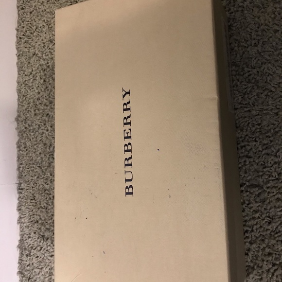 Burberry shoes - Picture 3 of 3